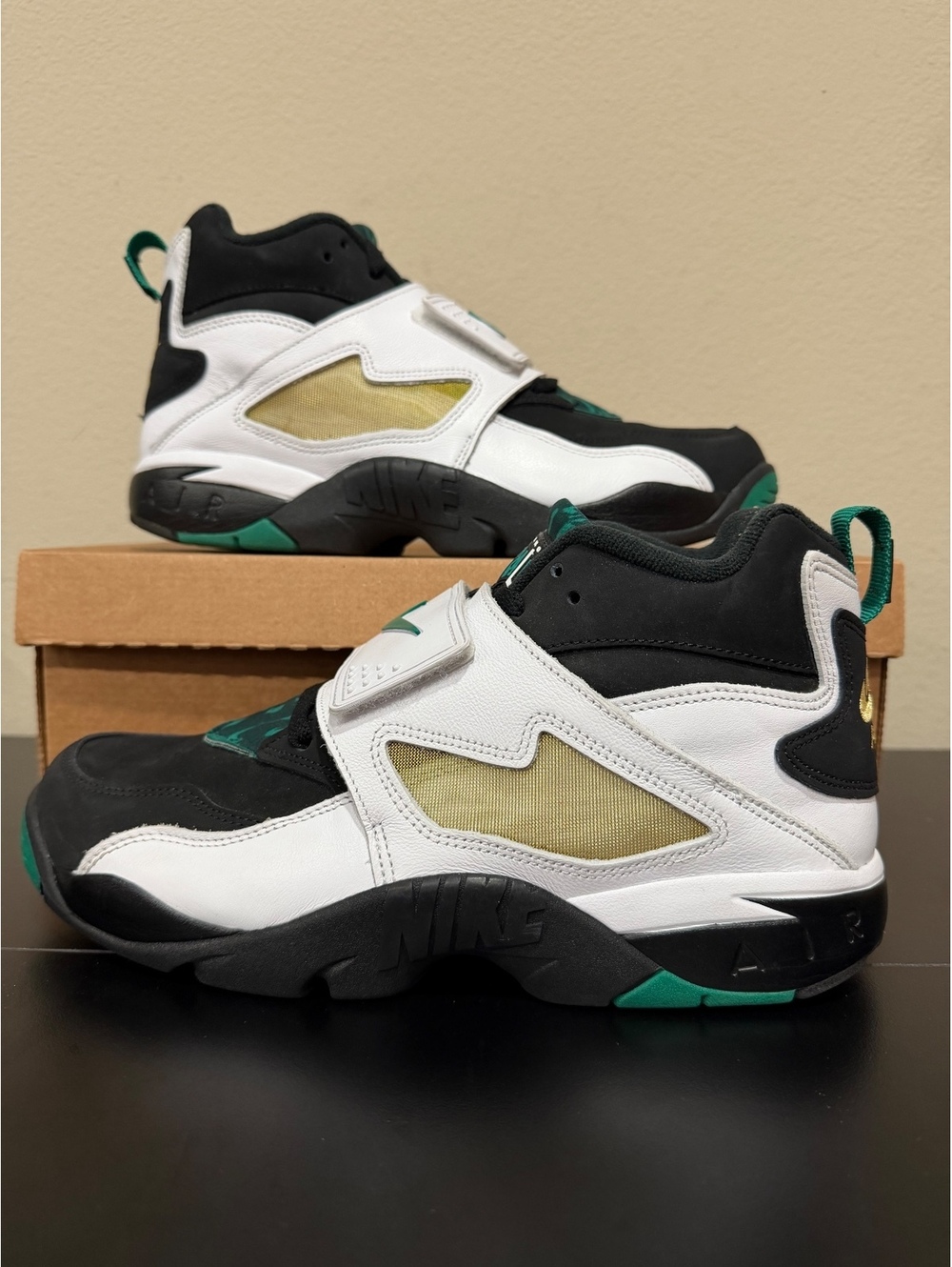 Size 11 - Nike Air Diamond Turf “Emerald”